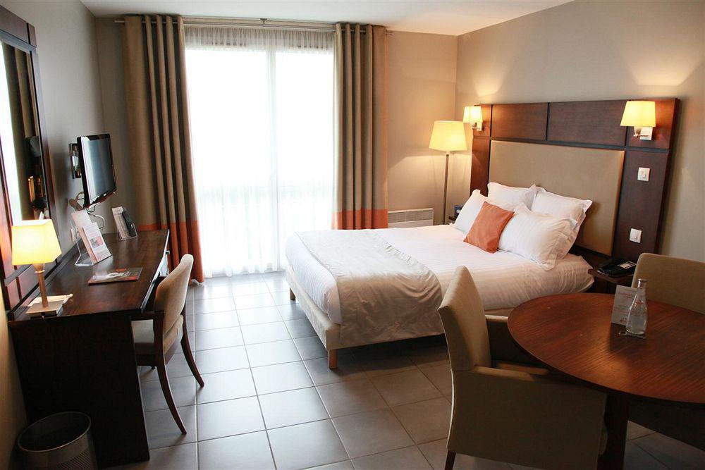 Hotel Residence Les Pins Galants Турнефей Екстер'єр фото